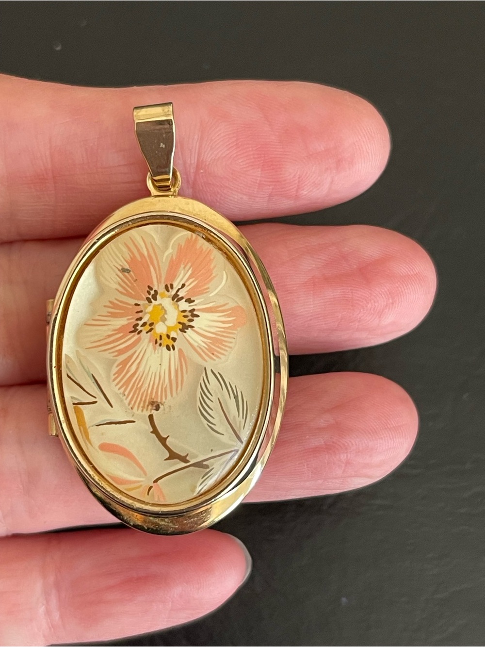 Vintage gold -Tone Floral Oval Locket Pendant .